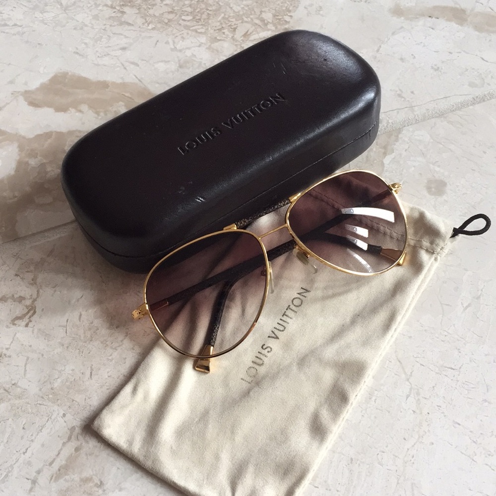 Authentic Aviator Louis Vuitton sunglasses 😍